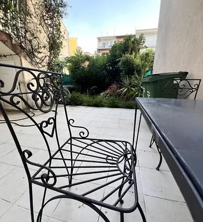 Front Apartman
